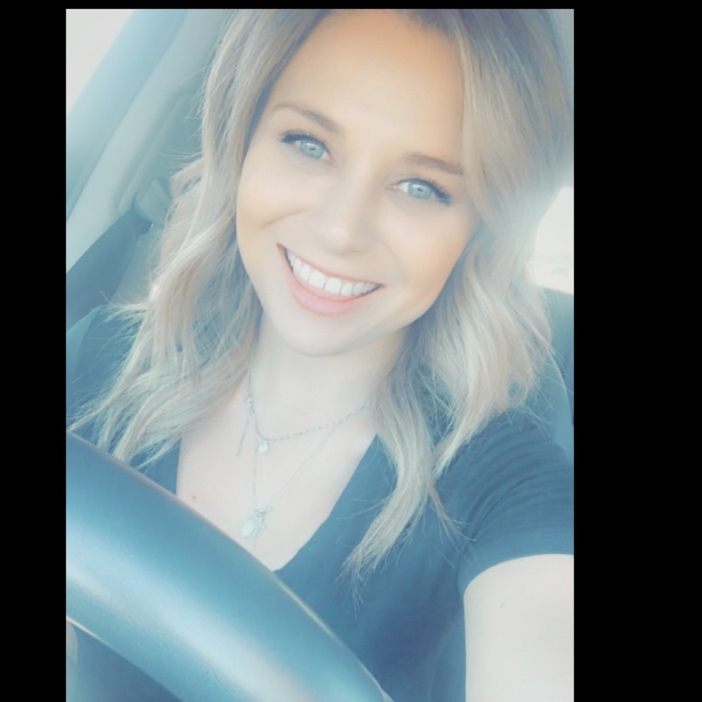 Meet your Posher, Cassandra